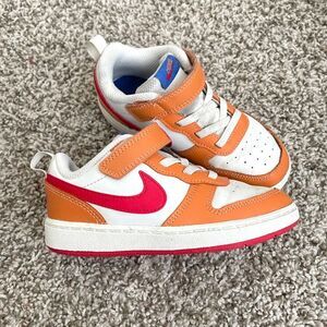 Size 10 / Girls Nike Sneakers (See Description)